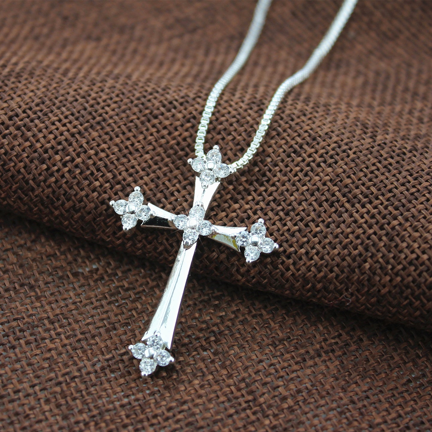 N-04 New Lady Jewelry Cross Pendant Girl Necklace