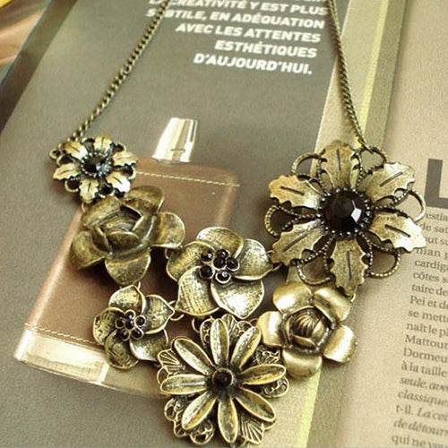 Women's Vintage Inlaid Black Rhinestone Bronze Flowers Pendant Necklace Choker