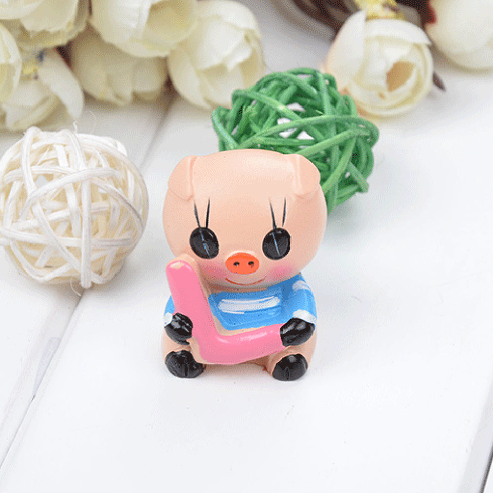 4Pcs/Set Cute Cartoon LOVE Pig Resin Car Dashboard Doll Ornaments Accessories