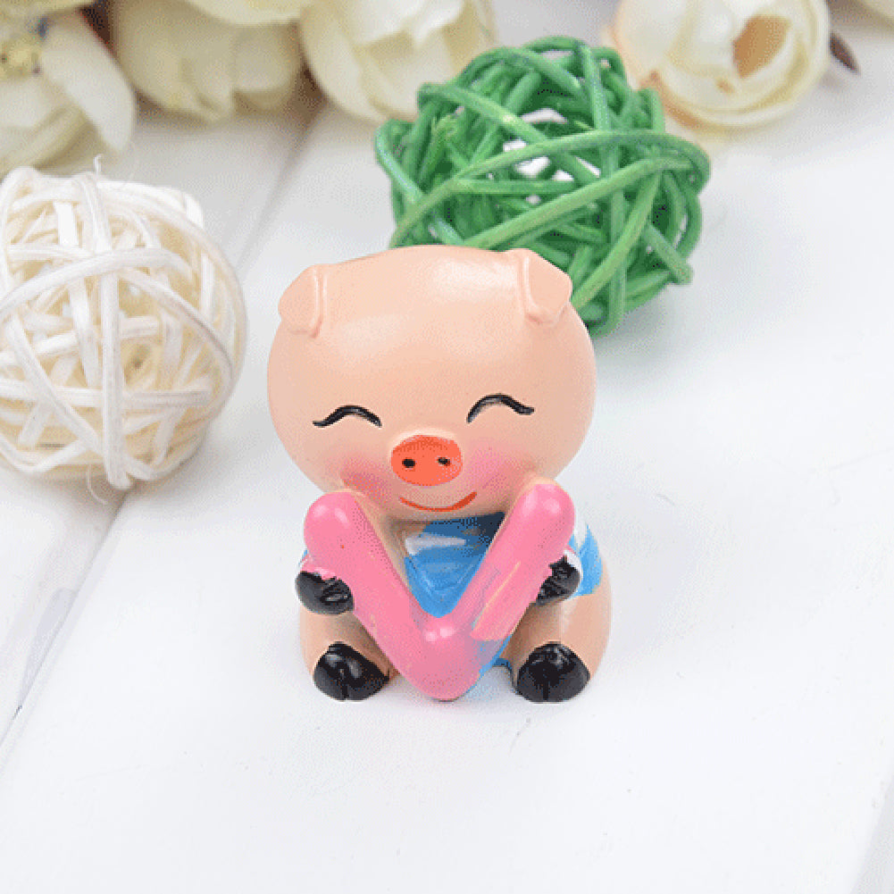 4Pcs/Set Cute Cartoon LOVE Pig Resin Car Dashboard Doll Ornaments Accessories
