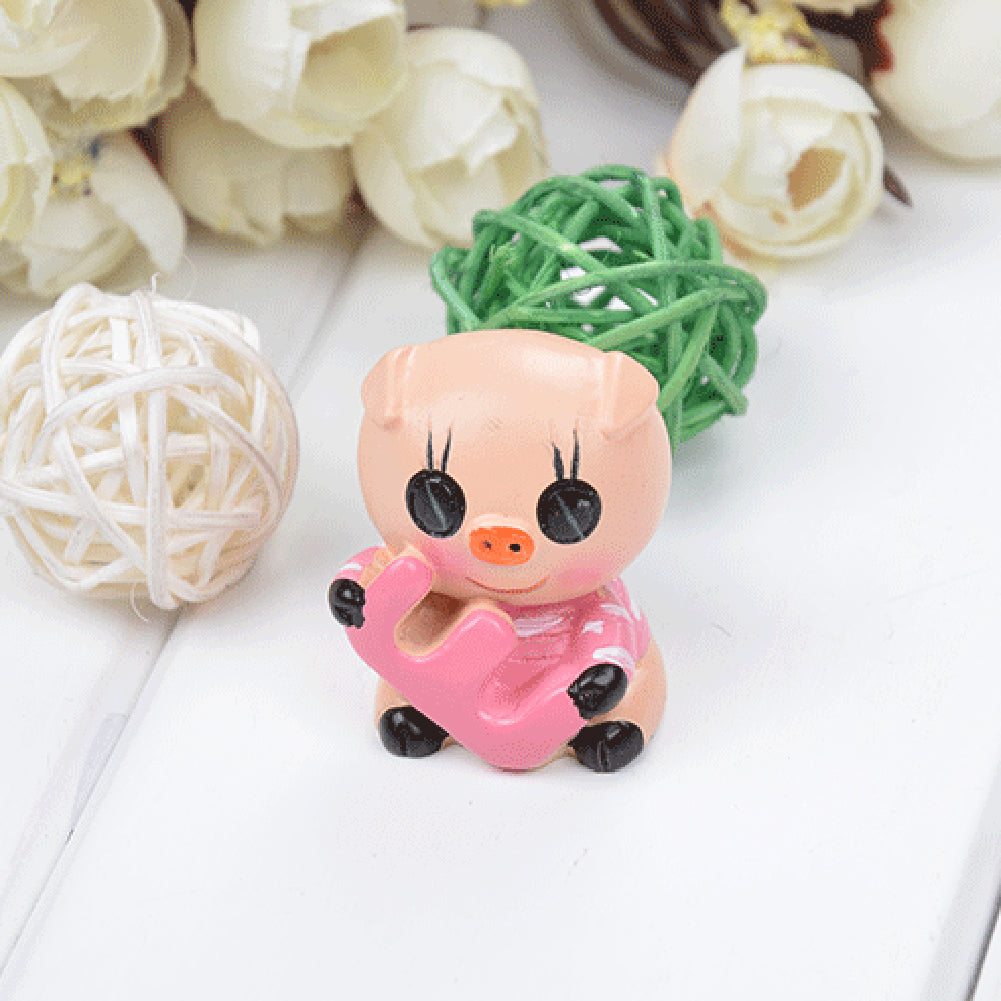4Pcs/Set Cute Cartoon LOVE Pig Resin Car Dashboard Doll Ornaments Accessories