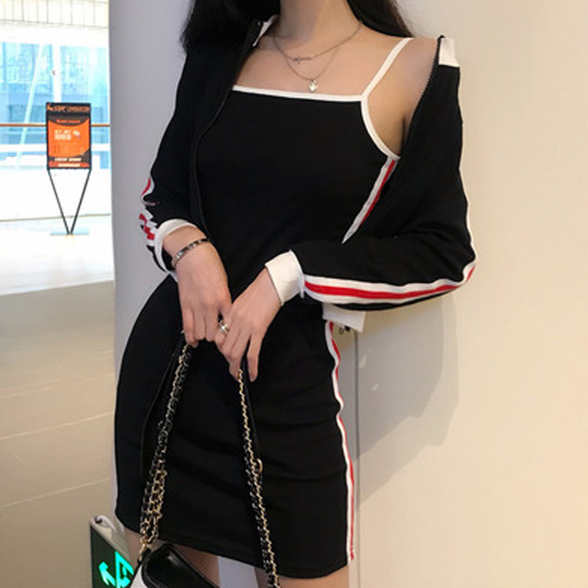 Sports, casual fashion, hip skirt, two suits.