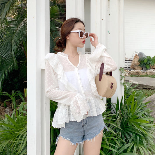 New hollowed out V-neck horn sleeve shirt