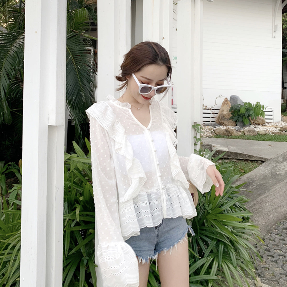 New hollowed out V-neck horn sleeve shirt