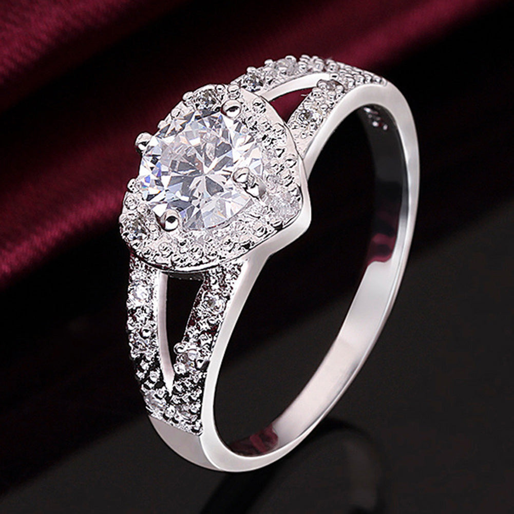 Fashion Women Heart Shape Rhinestone Hollow Band Finger Ring Wedding Jewelry