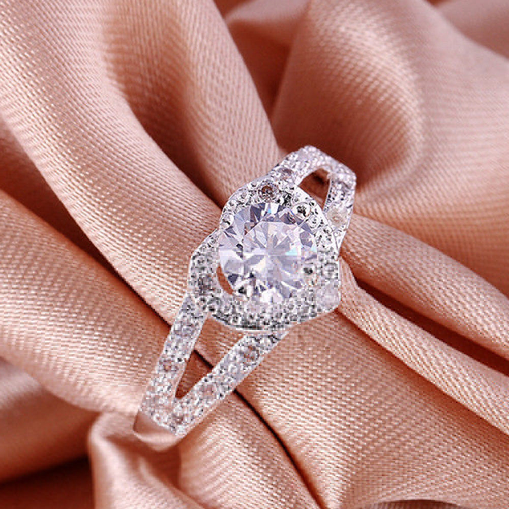 Fashion Women Heart Shape Rhinestone Hollow Band Finger Ring Wedding Jewelry
