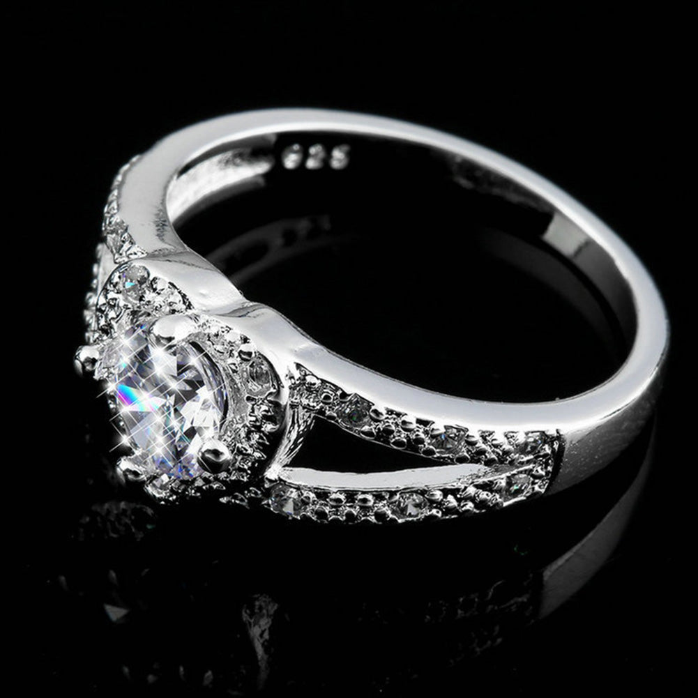 Fashion Women Heart Shape Rhinestone Hollow Band Finger Ring Wedding Jewelry