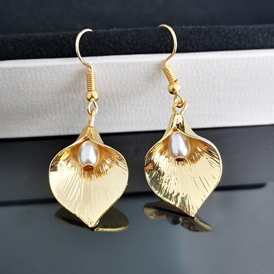 Creative Women Faux Pearl Flower Petal Pendant Hook Earrings Retro Party Jewelry