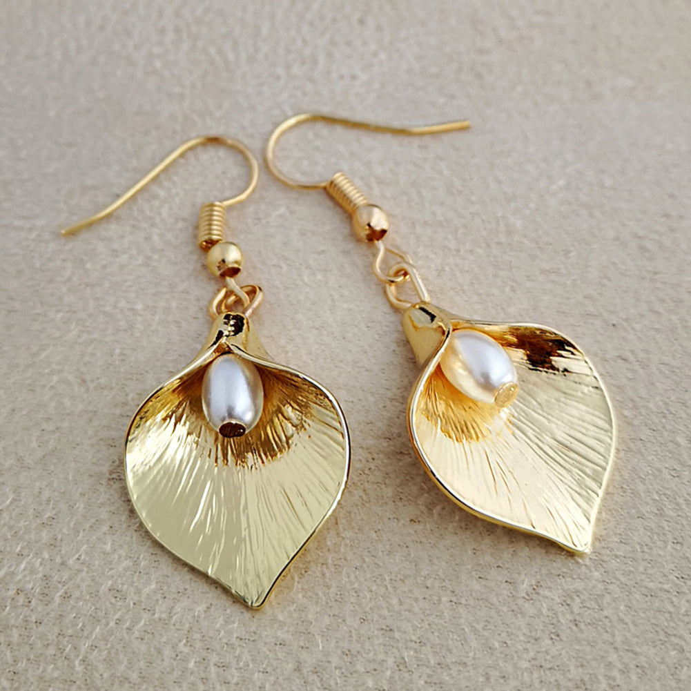 Creative Women Faux Pearl Flower Petal Pendant Hook Earrings Retro Party Jewelry