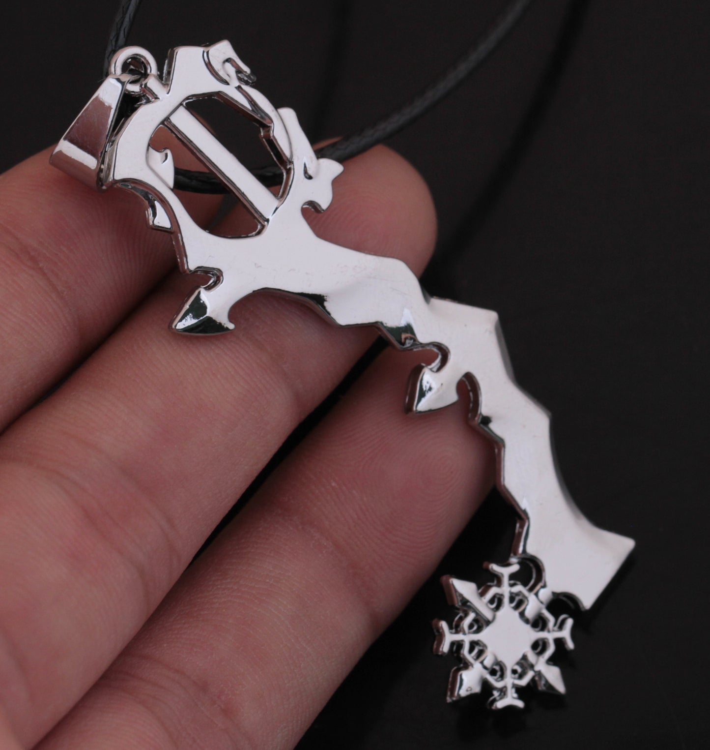 Kingdom Hearts Logo props Metal Necklace Nice Gift for friends Hot Game Jewelry DM714