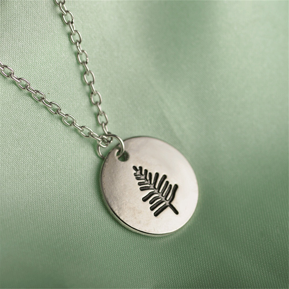 Fashion Women Round Leaf Carving Pendant Necklace Adjustable Chain Jewelry Gift