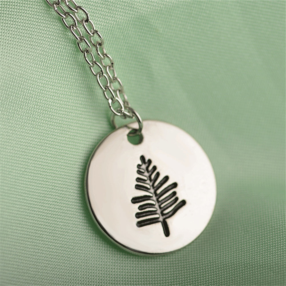 Fashion Women Round Leaf Carving Pendant Necklace Adjustable Chain Jewelry Gift